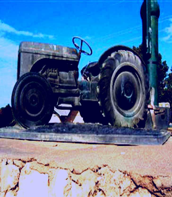 SubjectCoach | Ferguson Tractor Monument