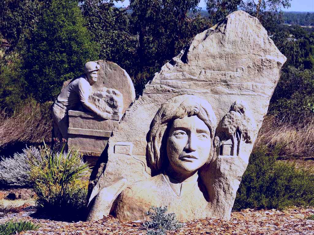 SubjectCoach | Heritage Sculptures at Pensioners Hill Lookout