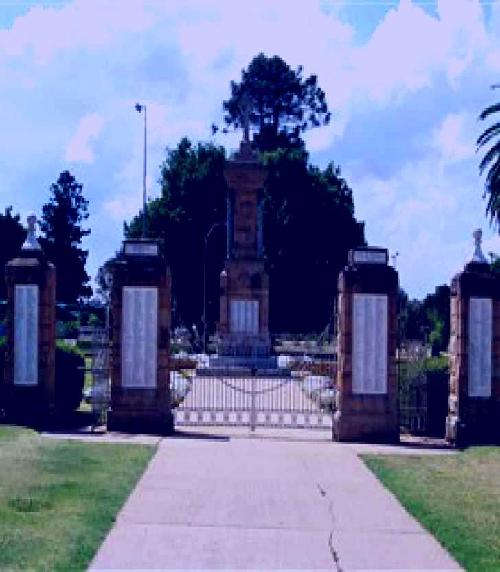 SubjectCoach | Warwick War Memorial and Gates