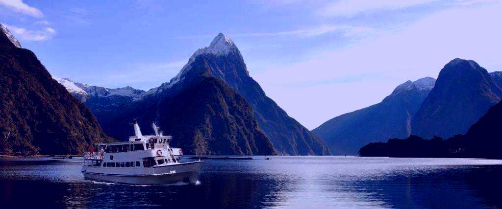 SubjectCoach | BBQ Bus Milford Sound Day Tour