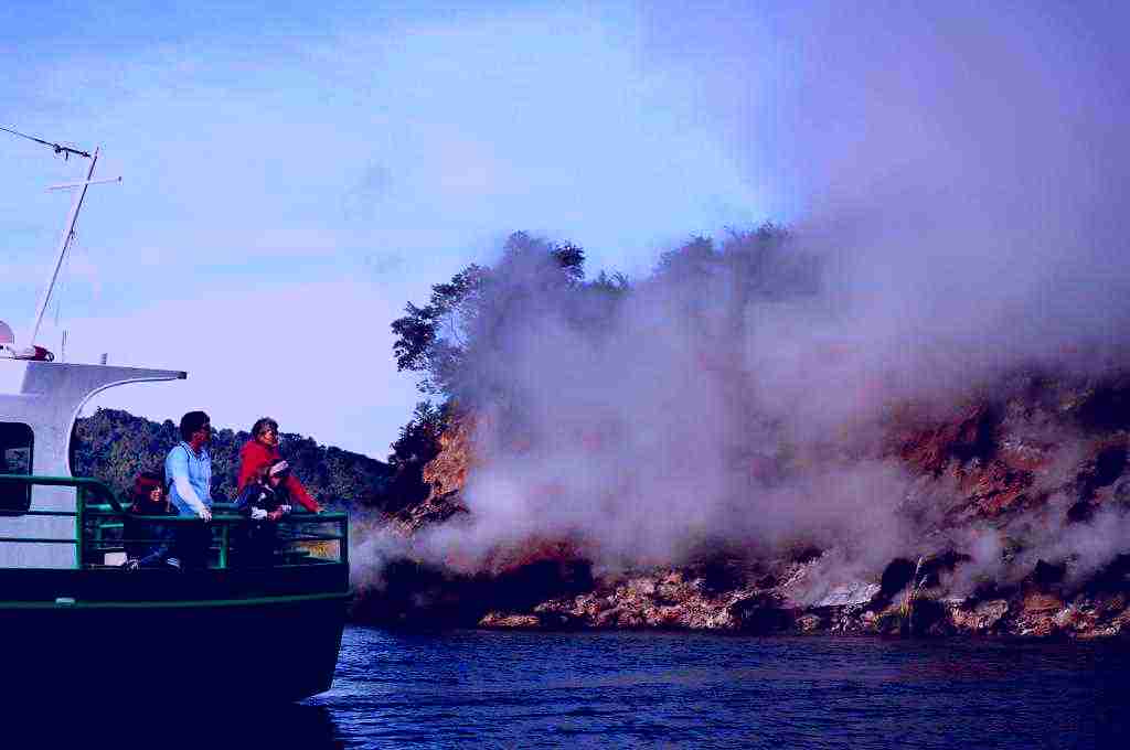 SubjectCoach | Lake Rotomahana Cruise - Waimangu Volcanic Valley